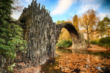 Rakotz Köprüsü (Rakotzbrucke, Şeytan Köprüsü) Kromlau, Saksonya