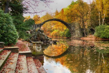 Rakotz Köprüsü (Rakotzbrucke, Şeytan Köprüsü) Kromlau, Saksonya
