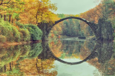 Rakotz Köprüsü (Rakotzbrucke, Şeytan Köprüsü) Kromlau, Saksonya