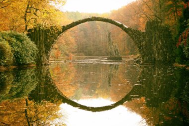 Rakotz Köprüsü (Rakotzbrucke, Şeytan Köprüsü) Kromlau, Almanya
