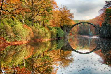 Rakotz Köprüsü (Rakotzbrucke, Şeytan Köprüsü) Kromlau, Almanya
