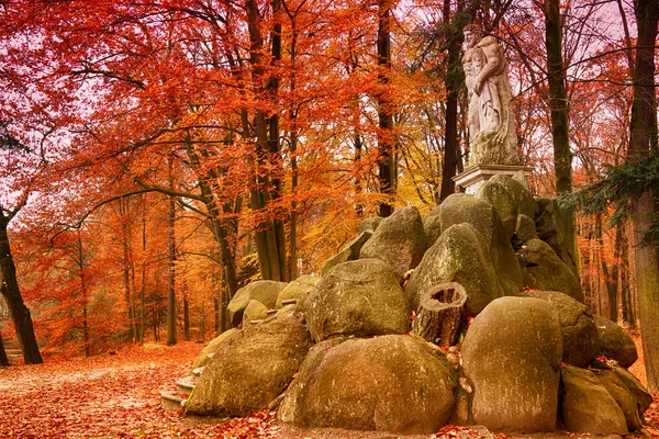 Parc à Kromlau, Saxe, Allemagne. Incroyable, automne coloré — Photo