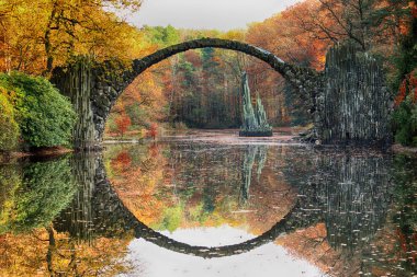 Rakotz Köprüsü (Rakotzbrucke, Şeytan Köprüsü) Kromlau, Almanya