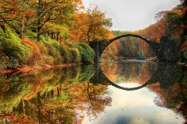 Rakotz Köprüsü (Rakotzbrucke, Şeytan Köprüsü) Kromlau, Almanya