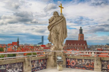 Wroclaw, Polonya - 29 Haziran 2017: Wroclaw Old Town. Wroclaw Üniversitesi matematik kuleden görüntüleyin. Aşağı Silezya, Polonya, Avrupa'nın tarihsel başkenti.