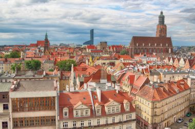 Wroclaw, Polonya - 29 Haziran 2017: Wroclaw Old Town. Wroclaw Üniversitesi matematik kuleden görüntüleyin. Aşağı Silezya, Polonya, Avrupa'nın tarihsel başkenti.