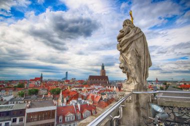 Wroclaw, Polonya - 29 Haziran 2017: Wroclaw Old Town. Wroclaw Üniversitesi matematik kuleden görüntüleyin. Aşağı Silezya, Polonya, Avrupa'nın tarihsel başkenti.