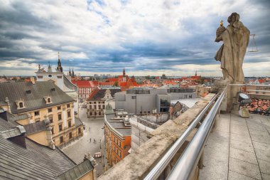 Wroclaw, Polonya - 29 Haziran 2017: Wroclaw Old Town. Wroclaw Üniversitesi matematik kuleden görüntüleyin. Aşağı Silezya, Polonya, Avrupa'nın tarihsel başkenti.