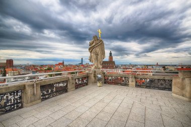 Wroclaw, Polonya - 29 Haziran 2017: Wroclaw Old Town. Wroclaw Üniversitesi matematik kuleden görüntüleyin. Aşağı Silezya, Polonya, Avrupa'nın tarihsel başkenti.