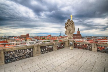 Wroclaw, Polonya - 29 Haziran 2017: Wroclaw Old Town. Wroclaw Üniversitesi matematik kuleden görüntüleyin. Aşağı Silezya, Polonya, Avrupa'nın tarihsel başkenti.
