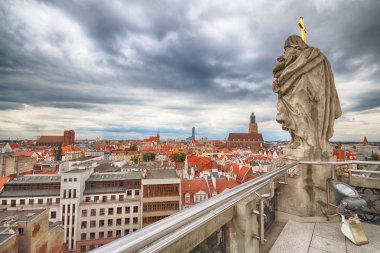 Wroclaw, Polonya - 29 Haziran 2017: Wroclaw Old Town. Wroclaw Üniversitesi matematik kuleden görüntüleyin. Aşağı Silezya, Polonya, Avrupa'nın tarihsel başkenti.
