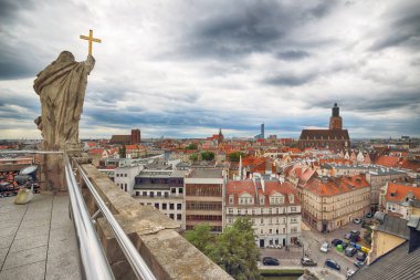 Wroclaw, Polonya - 29 Haziran 2017: Wroclaw Old Town. Wroclaw Üniversitesi matematik kuleden görüntüleyin. Aşağı Silezya, Polonya, Avrupa'nın tarihsel başkenti.