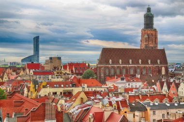 Wroclaw, Polonya - 29 Haziran 2017: Wroclaw Old Town. Wroclaw Üniversitesi matematik kuleden görüntüleyin. Aşağı Silezya, Polonya, Avrupa'nın tarihsel başkenti.