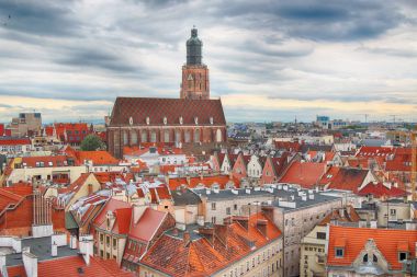 Wroclaw, Polonya - 29 Haziran 2017: Wroclaw Old Town. Wroclaw Üniversitesi matematik kuleden görüntüleyin. Aşağı Silezya, Polonya, Avrupa'nın tarihsel başkenti.
