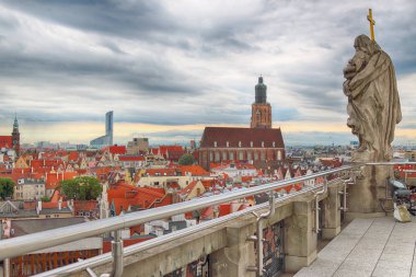 Wroclaw, Polonya - 29 Haziran 2017: Wroclaw Old Town. Wroclaw Üniversitesi matematik kuleden görüntüleyin. Aşağı Silezya, Polonya, Avrupa'nın tarihsel başkenti.