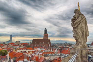 Wroclaw, Polonya - 29 Haziran 2017: Wroclaw Old Town. Wroclaw Üniversitesi matematik kuleden görüntüleyin. Aşağı Silezya, Polonya, Avrupa'nın tarihsel başkenti.