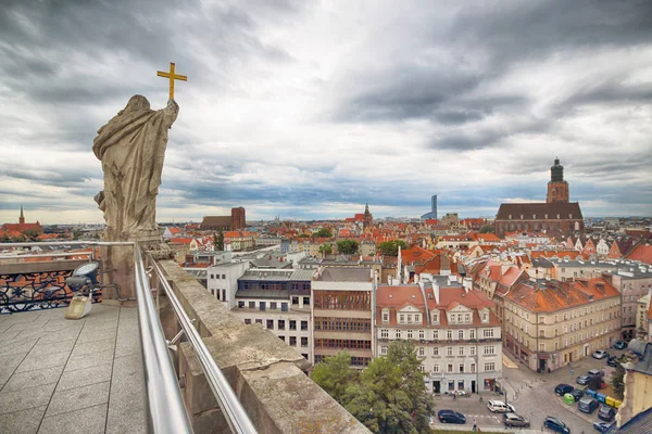 WROCLAW, POLAND - JUNE 29, 2017: Wroclaw Old Town. View from the mathematical tower in University of Wroclaw. Historical capital of Lower Silesia, Poland, Europe. — Stock Photo, Image