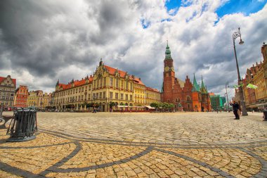 Wroclaw, Polonya - 13 Temmuz 2017: Wroclaw Old Town. Bir Avrupa'nın en renkli Pazar kareler ile şehir. Aşağı Silezya, Polonya, Avrupa'nın tarihsel başkenti.