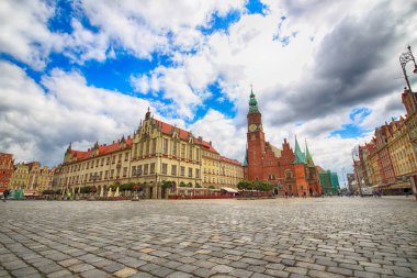Wroclaw, Polonya - 13 Temmuz 2017: Wroclaw Old Town. Bir Avrupa'nın en renkli Pazar kareler ile şehir. Aşağı Silezya, Polonya, Avrupa'nın tarihsel başkenti.