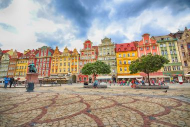 Wroclaw, Polonya - 13 Temmuz 2017: Wroclaw Old Town. Bir Avrupa'nın en renkli Pazar kareler ile şehir. Aşağı Silezya, Polonya, Avrupa'nın tarihsel başkenti.