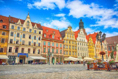 Wroclaw, Polonya - 13 Temmuz 2017: Wroclaw Old Town. Bir Avrupa'nın en renkli Pazar kareler ile şehir. Aşağı Silezya, Polonya, Avrupa'nın tarihsel başkenti.
