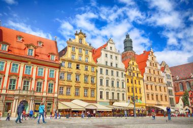 Wroclaw, Polonya - 13 Temmuz 2017: Wroclaw Old Town. Bir Avrupa'nın en renkli Pazar kareler ile şehir. Aşağı Silezya, Polonya, Avrupa'nın tarihsel başkenti.
