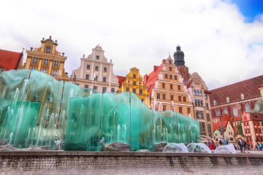 Wroclaw, Polonya - 13 Temmuz 2017: Wroclaw Old Town. Bir Avrupa'nın en renkli Pazar kareler ile şehir. Aşağı Silezya, Polonya, Avrupa'nın tarihsel başkenti.