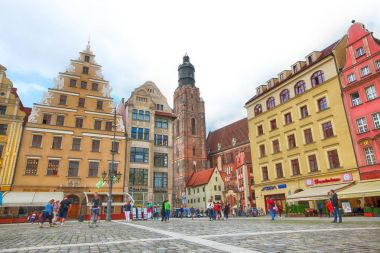 Wroclaw, Polonya - 13 Temmuz 2017: Wroclaw Old Town. Bir Avrupa'nın en renkli Pazar kareler ile şehir. Aşağı Silezya, Polonya, Avrupa'nın tarihsel başkenti.