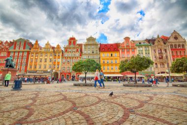 Wroclaw, Polonya - 13 Temmuz 2017: Wroclaw Old Town. Bir Avrupa'nın en renkli Pazar kareler ile şehir. Aşağı Silezya, Polonya, Avrupa'nın tarihsel başkenti.