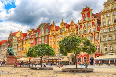 Wroclaw, Polonya - 13 Temmuz 2017: Wroclaw Old Town. Bir Avrupa'nın en renkli Pazar kareler ile şehir. Aşağı Silezya, Polonya, Avrupa'nın tarihsel başkenti.