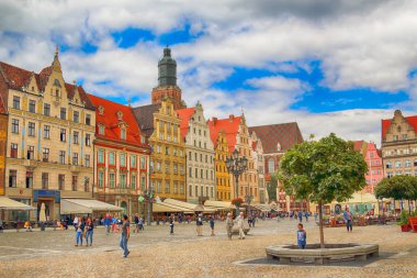 Wroclaw, Polonya - 13 Temmuz 2017: Wroclaw Old Town. Bir Avrupa'nın en renkli Pazar kareler ile şehir. Aşağı Silezya, Polonya, Avrupa'nın tarihsel başkenti.