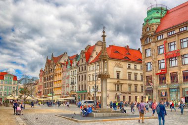 Wroclaw, Polonya - 13 Temmuz 2017: Wroclaw Old Town. Bir Avrupa'nın en renkli Pazar kareler ile şehir. Aşağı Silezya, Polonya, Avrupa'nın tarihsel başkenti.