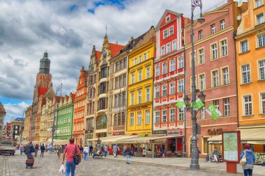 Wroclaw, Polonya - 13 Temmuz 2017: Wroclaw Old Town. Bir Avrupa'nın en renkli Pazar kareler ile şehir. Aşağı Silezya, Polonya, Avrupa'nın tarihsel başkenti.