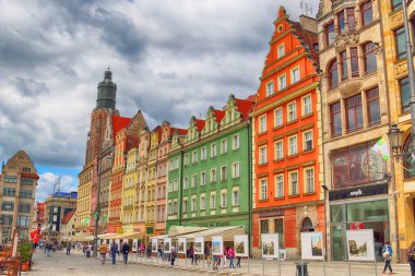 Wroclaw, Polonya - 13 Temmuz 2017: Wroclaw Old Town. Bir Avrupa'nın en renkli Pazar kareler ile şehir. Aşağı Silezya, Polonya, Avrupa'nın tarihsel başkenti.