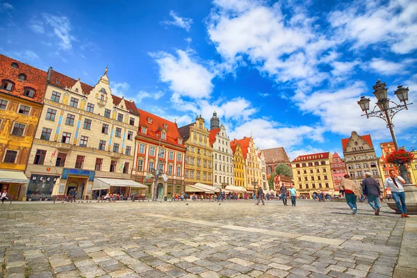 Wroclaw, Polonya - 13 Temmuz 2017: Wroclaw Old Town. Bir Avrupa'nın en renkli Pazar kareler ile şehir. Aşağı Silezya, Polonya, Avrupa'nın tarihsel başkenti.