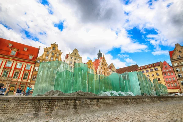 Wroclaw, Polonya - 13 Temmuz 2017: Wroclaw Old Town. Bir Avrupa'nın en renkli Pazar kareler ile şehir. Aşağı Silezya, Polonya, Avrupa'nın tarihsel başkenti.