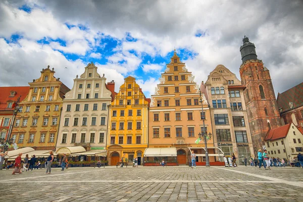 Wroclaw, Polonya - 13 Temmuz 2017: Wroclaw Old Town. Bir Avrupa'nın en renkli Pazar kareler ile şehir. Aşağı Silezya, Polonya, Avrupa'nın tarihsel başkenti.