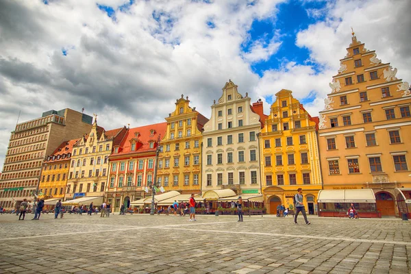 Wroclaw, Polonya - 13 Temmuz 2017: Wroclaw Old Town. Bir Avrupa'nın en renkli Pazar kareler ile şehir. Aşağı Silezya, Polonya, Avrupa'nın tarihsel başkenti.