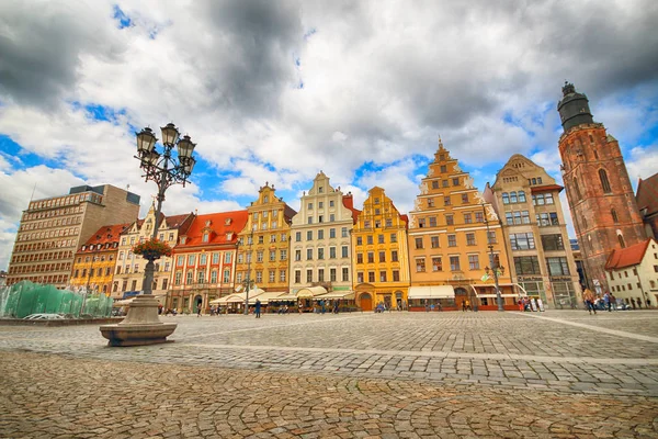 Wroclaw, Polonya - 13 Temmuz 2017: Wroclaw Old Town. Bir Avrupa'nın en renkli Pazar kareler ile şehir. Aşağı Silezya, Polonya, Avrupa'nın tarihsel başkenti.