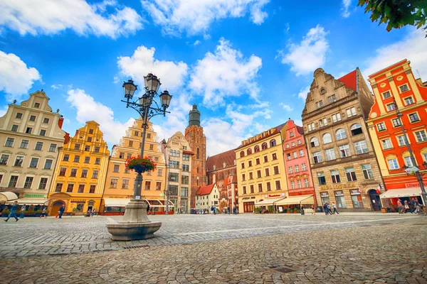 Wroclaw, Polonya - 13 Temmuz 2017: Wroclaw Old Town. Bir Avrupa'nın en renkli Pazar kareler ile şehir. Aşağı Silezya, Polonya, Avrupa'nın tarihsel başkenti.