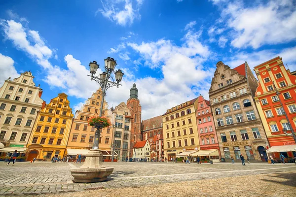 Breslau, Polen - 13. Juli 2017: Breslauer Altstadt. Stadt mit einem der buntesten Marktplätze Europas. historische Hauptstadt von Niederschlesien, Polen, Europa. — Stockfoto