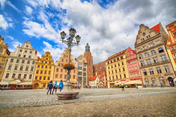 WROCLAW, POLAND - JULY 13, 2017: Wroclaw Old Town. City with one of the most colorful market squares in Europe. Historical capital of Lower Silesia, Poland, Europe. — Stock Photo, Image