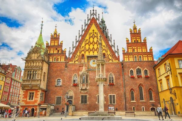 WROCLAW, POLAND - JULY 13, 2017: Wroclaw Old Town. City with one of the most colorful market squares in Europe. Historical capital of Lower Silesia, Poland, Europe. — Stock Photo, Image