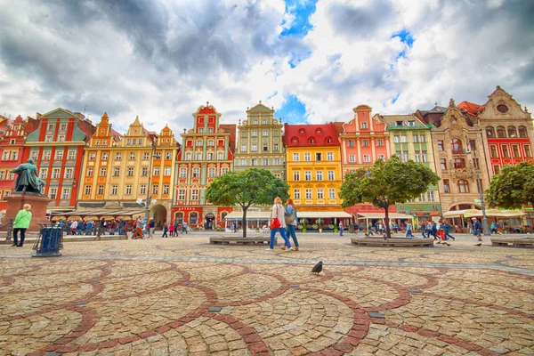 Wroclaw, Polonya - 13 Temmuz 2017: Wroclaw Old Town. Bir Avrupa'nın en renkli Pazar kareler ile şehir. Aşağı Silezya, Polonya, Avrupa'nın tarihsel başkenti.