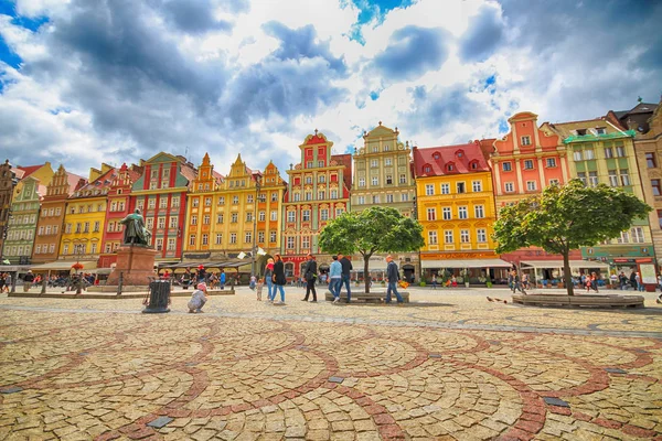 Wroclaw, Polonya - 13 Temmuz 2017: Wroclaw Old Town. Bir Avrupa'nın en renkli Pazar kareler ile şehir. Aşağı Silezya, Polonya, Avrupa'nın tarihsel başkenti.