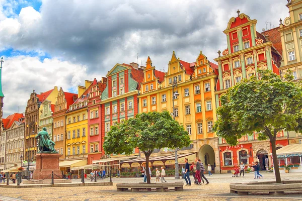 Wroclaw, Polonya - 13 Temmuz 2017: Wroclaw Old Town. Bir Avrupa'nın en renkli Pazar kareler ile şehir. Aşağı Silezya, Polonya, Avrupa'nın tarihsel başkenti.