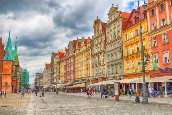 Wroclaw, Polonya - 13 Temmuz 2017: Wroclaw Old Town. Bir Avrupa'nın en renkli Pazar kareler ile şehir. Aşağı Silezya, Polonya, Avrupa'nın tarihsel başkenti.