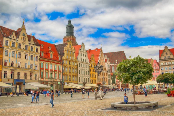 Wroclaw, Lengyelország - 2017. július 13.: Wroclaw Old Town. Város egyik legszínesebb piaci négyzet Európában. Alsó-Szilézia, Lengyelország, Európa történelmi fővárosa. — Stock Fotó