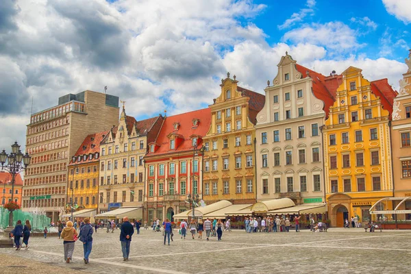 Wroclaw, Polonya - 13 Temmuz 2017: Wroclaw Old Town. Bir Avrupa'nın en renkli Pazar kareler ile şehir. Aşağı Silezya, Polonya, Avrupa'nın tarihsel başkenti.