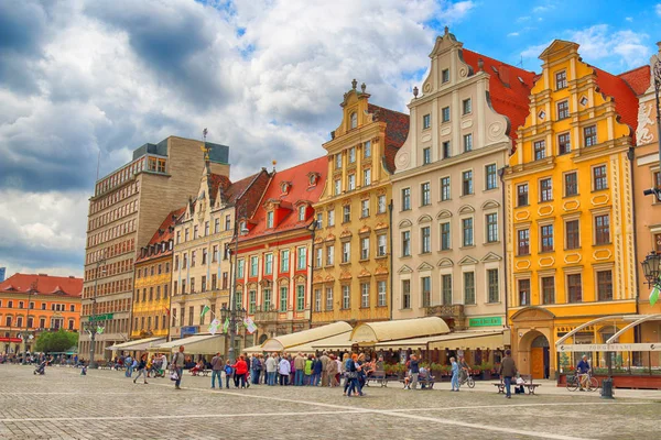 Wroclaw, Polonya - 13 Temmuz 2017: Wroclaw Old Town. Bir Avrupa'nın en renkli Pazar kareler ile şehir. Aşağı Silezya, Polonya, Avrupa'nın tarihsel başkenti.